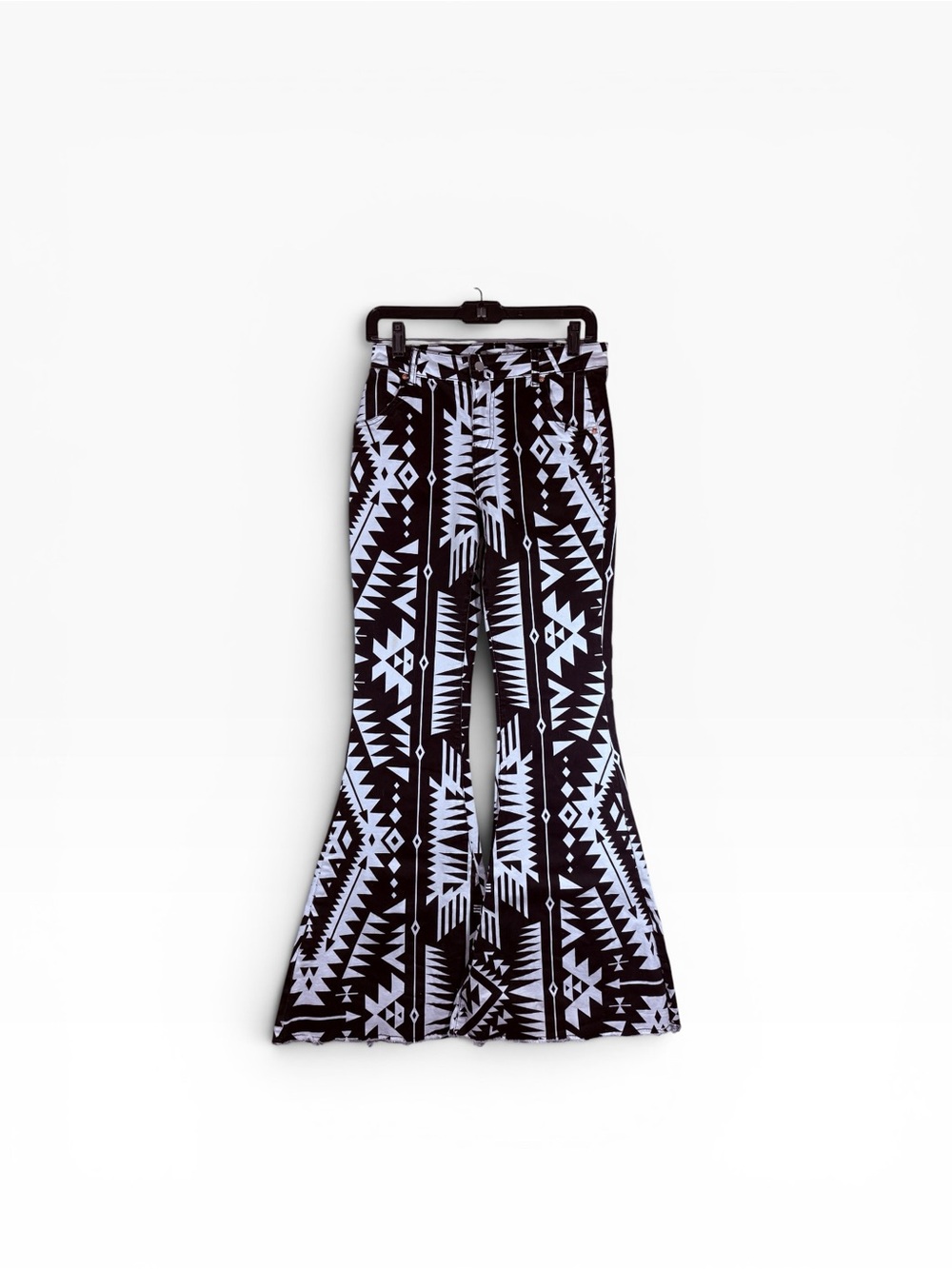 Ranch Dress’N Fallon Taylor Aztec Print Black White Super Flare Jeans 6 NWOT